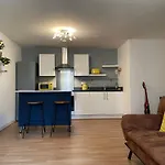 Modern 2-Bed, City Apartment
